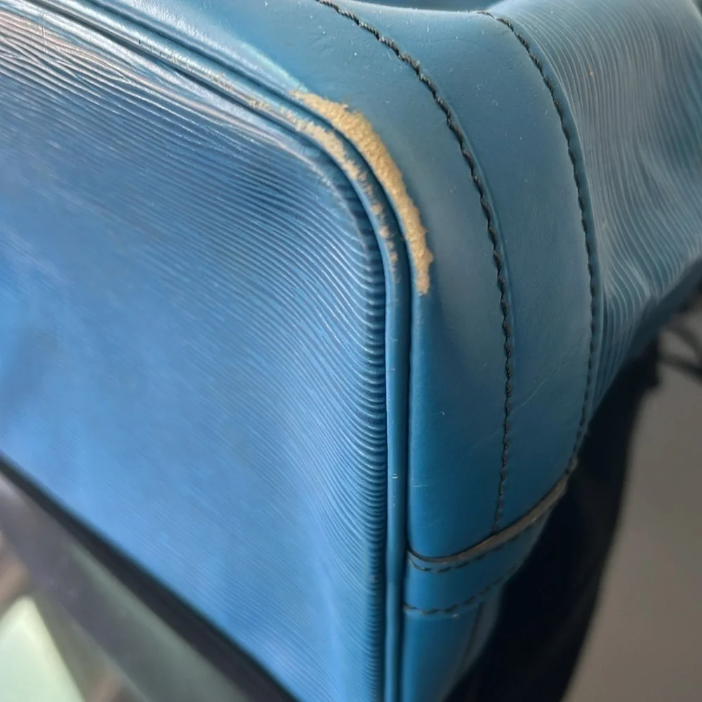 Louis Vuitton Épi Leather Shoulder bag